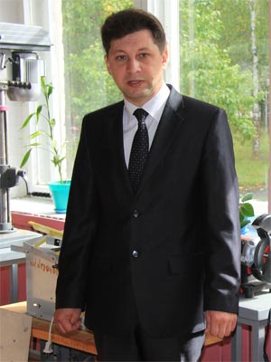  Директор школы Александр Максимов